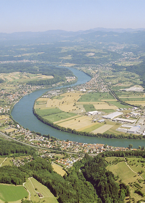 Blick auf den Rhein von oben.